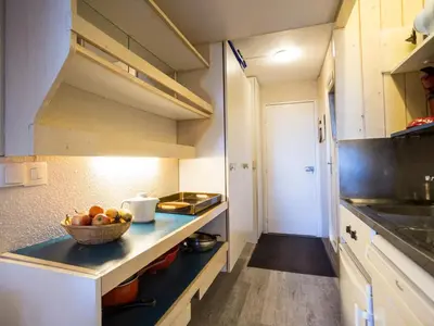 Cuisine ou kitchenette dans l'établissement Studio rénové 4 pers, ski aux pieds, balcon - FR-1-346-464