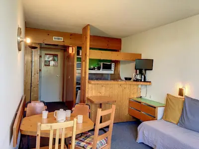 Cuisine ou kitchenette dans l'établissement Appartement lumineux · 5 personnes · Balcon ensoleillé - FR-1-346-484