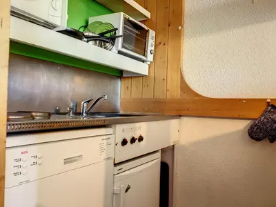Cuisine ou kitchenette dans l'établissement Appartement lumineux · 5 personnes · Balcon ensoleillé - FR-1-346-484