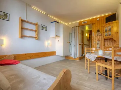 Télévision ou salle de divertissement dans l'établissement Studio confortable aux Arcs 1800 · Balcon · WIFI inclus - FR-1-346-473