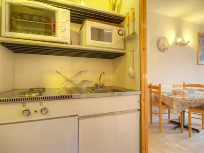 Cuisine ou kitchenette dans l'établissement Studio confortable aux Arcs 1800 · Balcon · WIFI inclus - FR-1-346-473