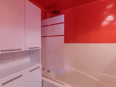 Salle de bains dans l'établissement Appartement calme Centre station Balcon - FR-1-346-494