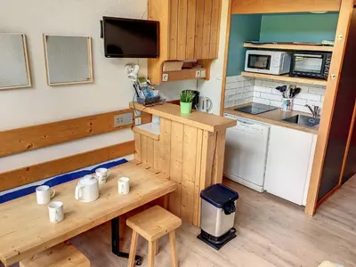 Cuisine ou kitchenette dans l'établissement Studio mezzanine proche des pistes avec balcon et Wifi - FR-1-346-510
