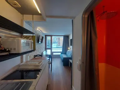 Cuisine ou kitchenette dans l'établissement Studio calme proche pistes avec balcon et WIFI - FR-1-346-499