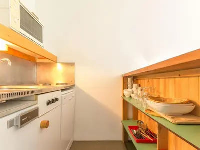 Cuisine ou kitchenette dans l'établissement Studio cabine avec balcon et WIFI gratuit - FR-1-346-508