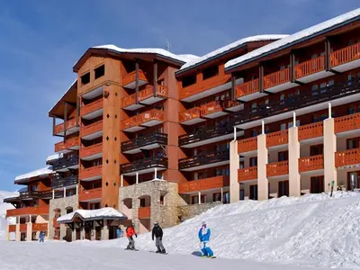 L'établissement Appartement skis aux pieds, balcon, 6 personnes - FR-1-181-2296 en hiver