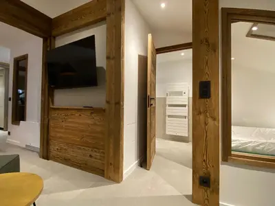 Télévision ou salle de divertissement dans l'établissement Appartement skis aux pieds, 2 cabines, WiFi, animaux admis - FR-1-181-2305