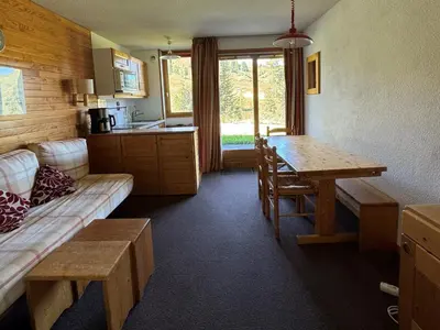Cuisine ou kitchenette dans l'établissement Appartement Fonctionnel au Pied des Pistes avec Terrasse - Animaux Admis - FR-1-181-2400