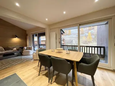 Coin salon dans l'établissement Appartement duplex rénové au centre, idéal pour famille, 2 chambres, 4-5 pers - FR-1-518-90