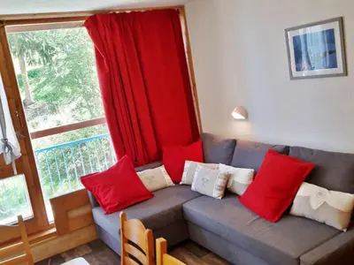 Coin salon dans l'établissement Studio ski aux pieds avec balcon, 4 personnes - FR-1-346-466