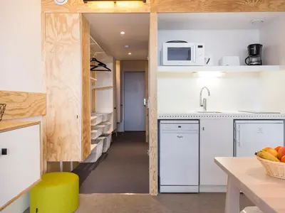 Cuisine ou kitchenette dans l'établissement Studio rénové proche centre avec balcon et WiFi - FR-1-346-362