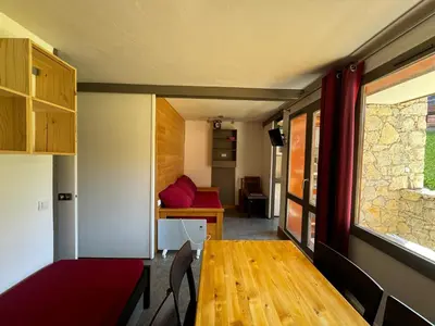 Cuisine ou kitchenette dans l'établissement Studio Rénové au Cœur de la Station avec Balcon et Parking - FR-1-181-2431