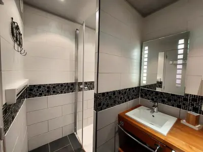 Salle de bains dans l'établissement Résidence Aiguille Grive Bat Ii - Très bel appartement de 2 pièces, rénové pour 5 personnes, proche des pistes dans le village de Charmettoger à Arc 1800 MAE-1743