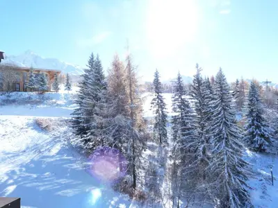 L'établissement Résidence Aiguille Grive Bat I - Duplex pour 6 personnes à Arc 1800 dans le village de Charmettoger, skis aux pieds MAE-1883 en hiver
