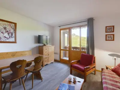 Télévision ou salle de divertissement dans l'établissement Appartement cosy 2 pièces, proche pistes, balcon, animaux acceptés - FR-1-181-2177