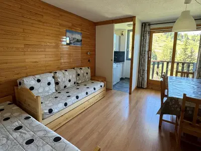 Télévision ou salle de divertissement dans l'établissement Appartement fonctionnel skis aux pieds avec balcon, 5 pers, Belle Plagne - FR-1-181-2167