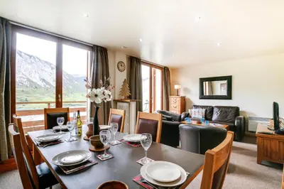 Coin salon dans l'établissement Résidence Les Armaillis - Appartement de charme 3 pièces 7 personnes à Tignes proche des commerces, du bowling, de la piscine et des pistes dans le quart MAE-2175