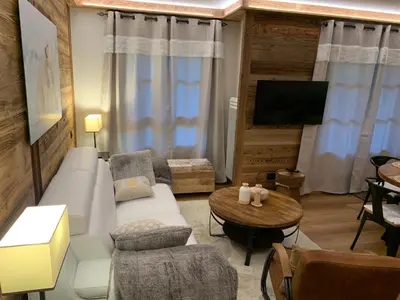 Télévision ou salle de divertissement dans l'établissement Appartement Luxe Prince des Cimes Arc 1950 Piscine intérieure et extérieure