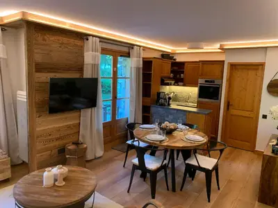 Télévision ou salle de divertissement dans l'établissement Appartement Luxe Prince des Cimes Arc 1950 Piscine intérieure et extérieure