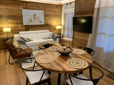 Coin salon dans l'établissement Appartement Luxe Prince des Cimes Arc 1950 Piscine intérieure et extérieure