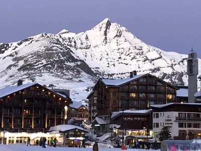 Vue générale sur la montagne ou vue sur la montagne depuis l'appartement