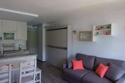 Cuisine ou kitchenette dans l'établissement Tignes Joli Studio avec vue imprenable sur le lac