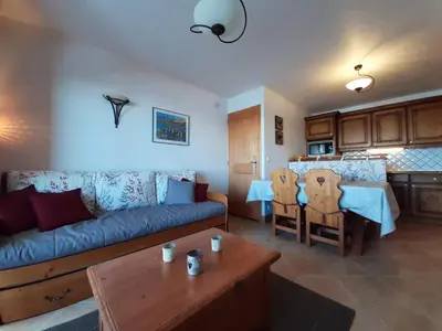 Cuisine ou kitchenette dans l'établissement Appartement calme avec balcon, accès direct aux pistes - FR-1-346-417