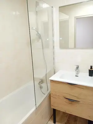 Salle de bains dans l'établissement Balcons G 013 - PARC NAT VANOISE appart 8 pers