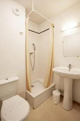 Salle de bains dans l'établissement Balcons G 012 - PARC NAT VANOISE appart 8 pers