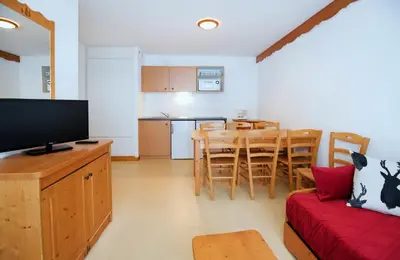 Cuisine ou kitchenette dans l'établissement Balcons G 012 - PARC NAT VANOISE appart 8 pers
