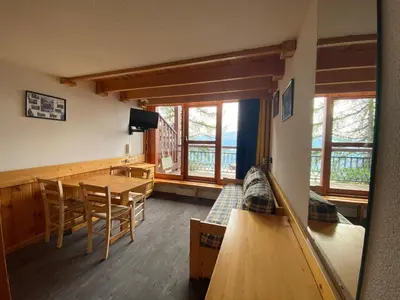 Coin salon dans l'établissement Duplex lumineux skis aux pieds avec balcon - FR-1-346-438