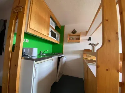 Cuisine ou kitchenette dans l'établissement Duplex lumineux skis aux pieds avec balcon - FR-1-346-438