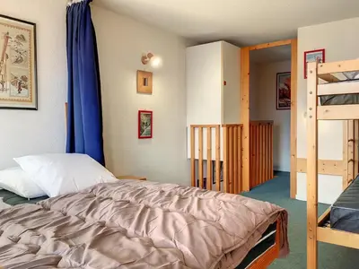 Un ou plusieurs lits dans un hébergement de l'établissement Duplex lumineux skis aux pieds avec balcon - FR-1-346-438