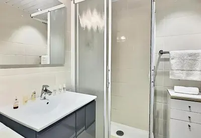 Salle de bains dans l'établissement Résidence Le Rosset - JOLI 2 PIECES 4 PERSONNES IDEALEMENT SITUE MAE-1823