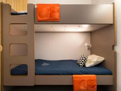 Un ou plusieurs lits dans un hébergement de l'établissement Studio rénové ski aux pieds, balcon, WiFi - FR-1-346-512