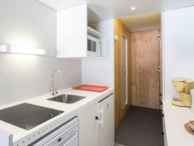 Cuisine ou kitchenette dans l'établissement Studio rénové ski aux pieds, balcon, WiFi - FR-1-346-512