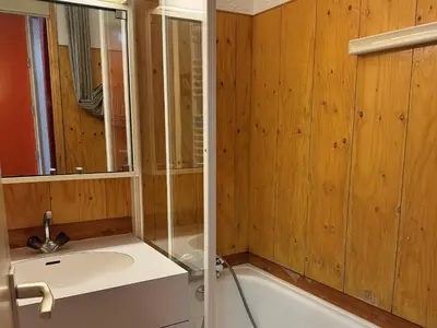 Salle de bains dans l'établissement Studio pratique 3/4 pers, pied des pistes, animaux admis - FR-1-181-2276