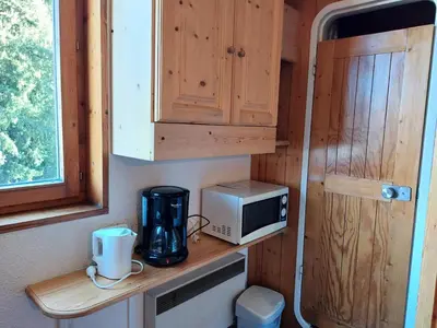 Cuisine ou kitchenette dans l'établissement Résidence Nova - Studio 2 personnes, dans le village des Villards à Arc 1800, proche des pistes et des commodités MAE-2220