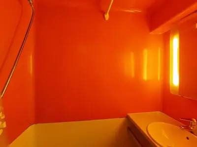 Salle de bains dans l'établissement Résidence Nova - Studio 2 personnes, dans le village des Villards à Arc 1800, proche des pistes et des commodités MAE-2220
