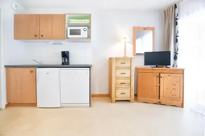 Cuisine ou kitchenette dans l'établissement Balcons G 015 - PARC NAT VANOISE studio 4 pers