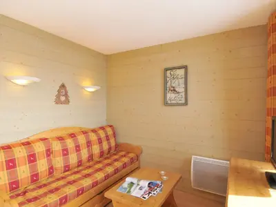 Coin salon dans l'établissement Appartement rénové 2 pièces skis aux pieds avec balcon - FR-1-181-2050