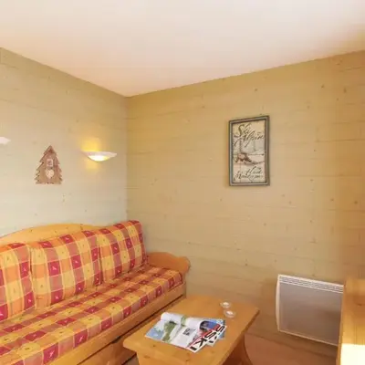 Appartement rénové 2 pièces skis aux pieds avec balcon - FR-1-181-2050
