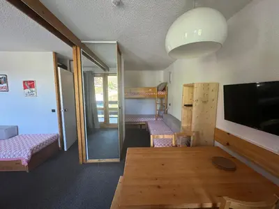Télévision ou salle de divertissement dans l'établissement Studio fonctionnel au pied des pistes pour 4 pers. - Animaux admis - FR-1-181-2280