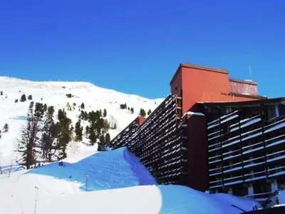 L'établissement Résidence Varet - Studio 5 personnes à Arc 2000 avec vue sur les pistes et la station MAE-1933 en hiver