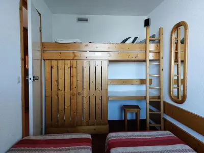 Un ou plusieurs lits dans un hébergement de l'établissement Résidence Nova - Bel appartement 2 pièces pour 5 personnes avec un très belle vue sur la vallée, au centre de la station d'Arc 1800 dans le villa MAE-2754
