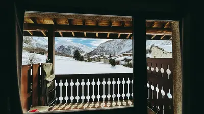 Vue générale sur la montagne ou vue sur la montagne depuis l'appartement