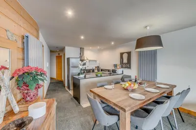 Cuisine ou kitchenette dans l'établissement Résidence Palafour - Appartements «Palafour Lodges» MAE-0174