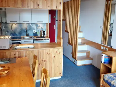 Cuisine ou kitchenette dans l'établissement Duplex confortable, ski aux pieds, 6 pers, balcon sud-ouest - FR-1-346-477