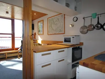 Cuisine ou kitchenette dans l'établissement Duplex confortable, ski aux pieds, 6 pers, balcon sud-ouest - FR-1-346-477