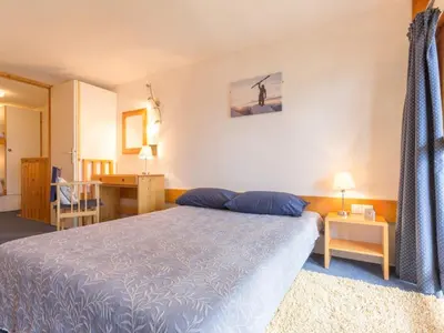Un ou plusieurs lits dans un hébergement de l'établissement Duplex confortable, ski aux pieds, 6 pers, balcon sud-ouest - FR-1-346-477